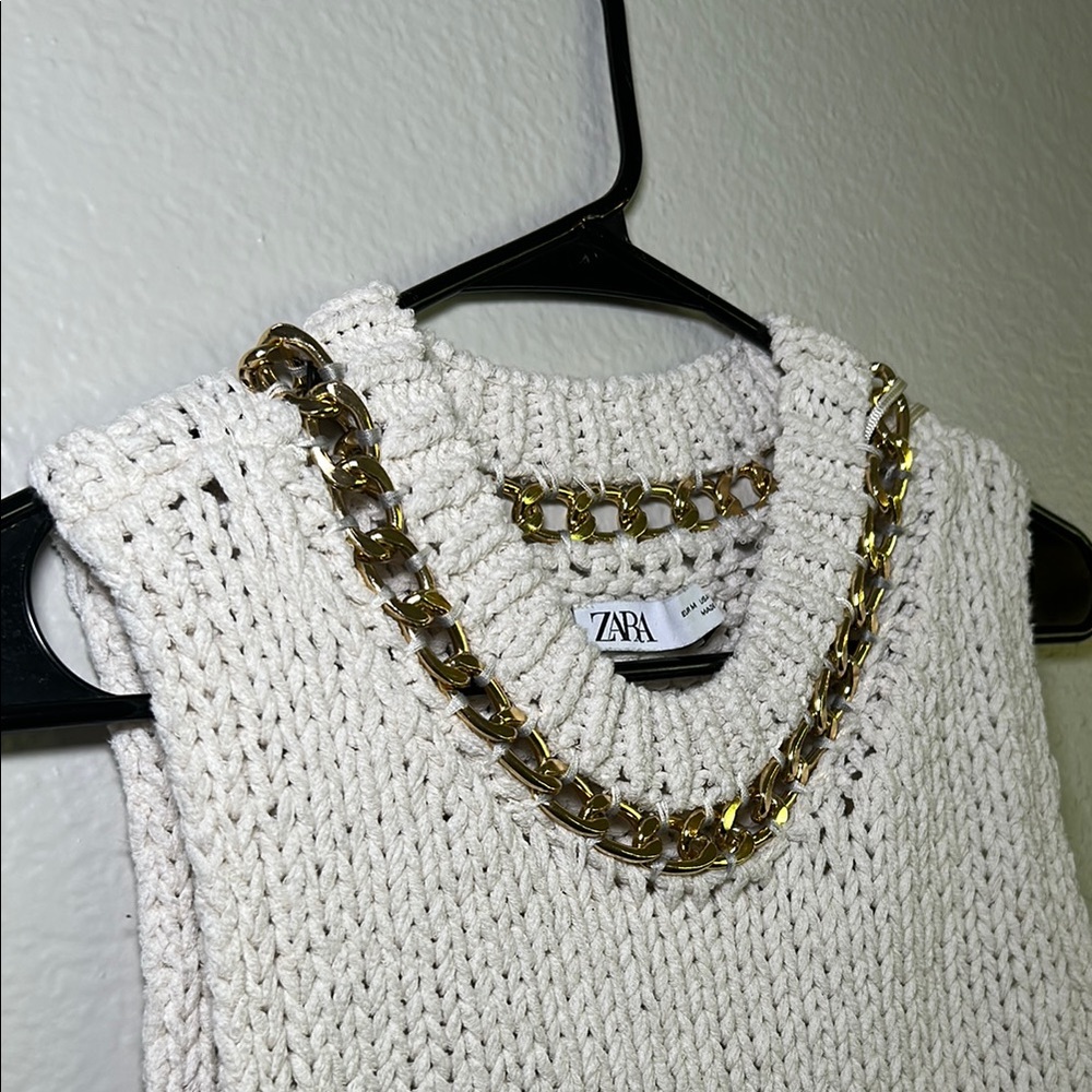 Chain Embellished Knit Sleeveless Top - Picture 3 of 7